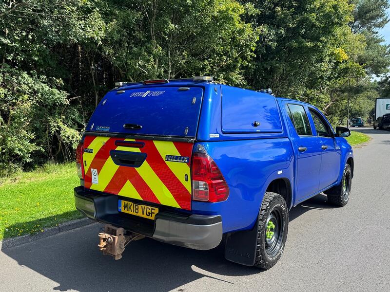 View TOYOTA HILUX 2.4 D-4D Active