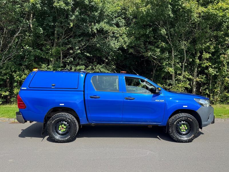 View TOYOTA HILUX 2.4 D-4D Active