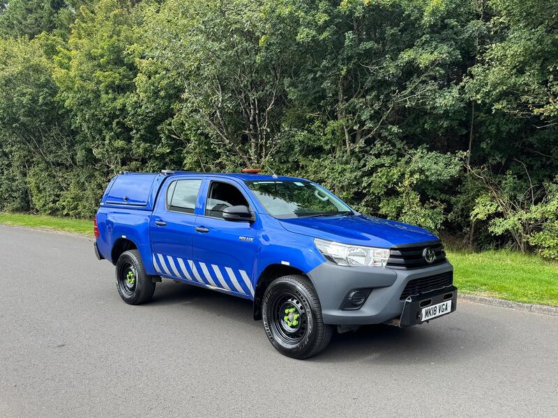 View TOYOTA HILUX 2.4 D-4D Active