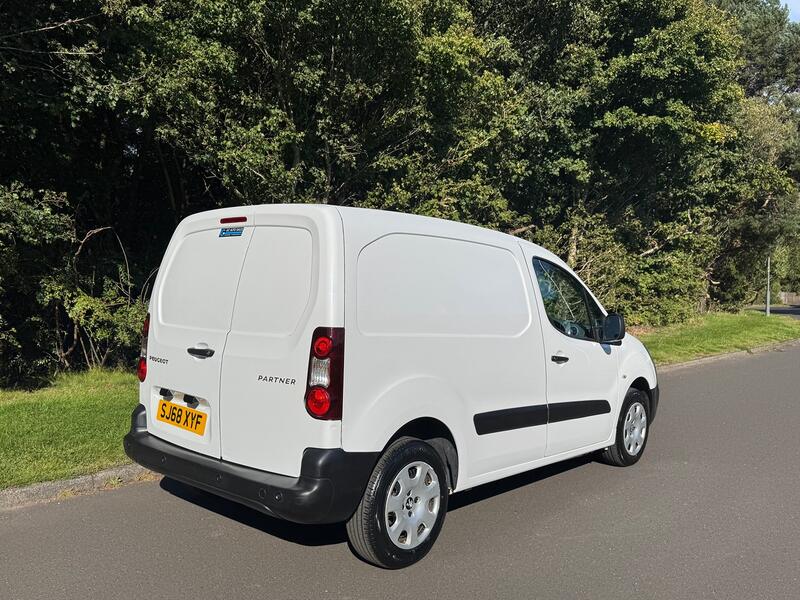 View PEUGEOT PARTNER 1.6 BlueHDi 854 Professional